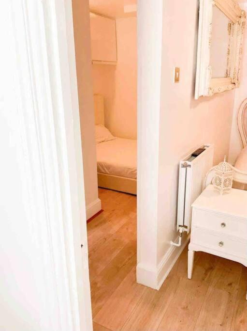 Lovely Two Bedroom Apartment, With Private Garden! Торки Экстерьер фото