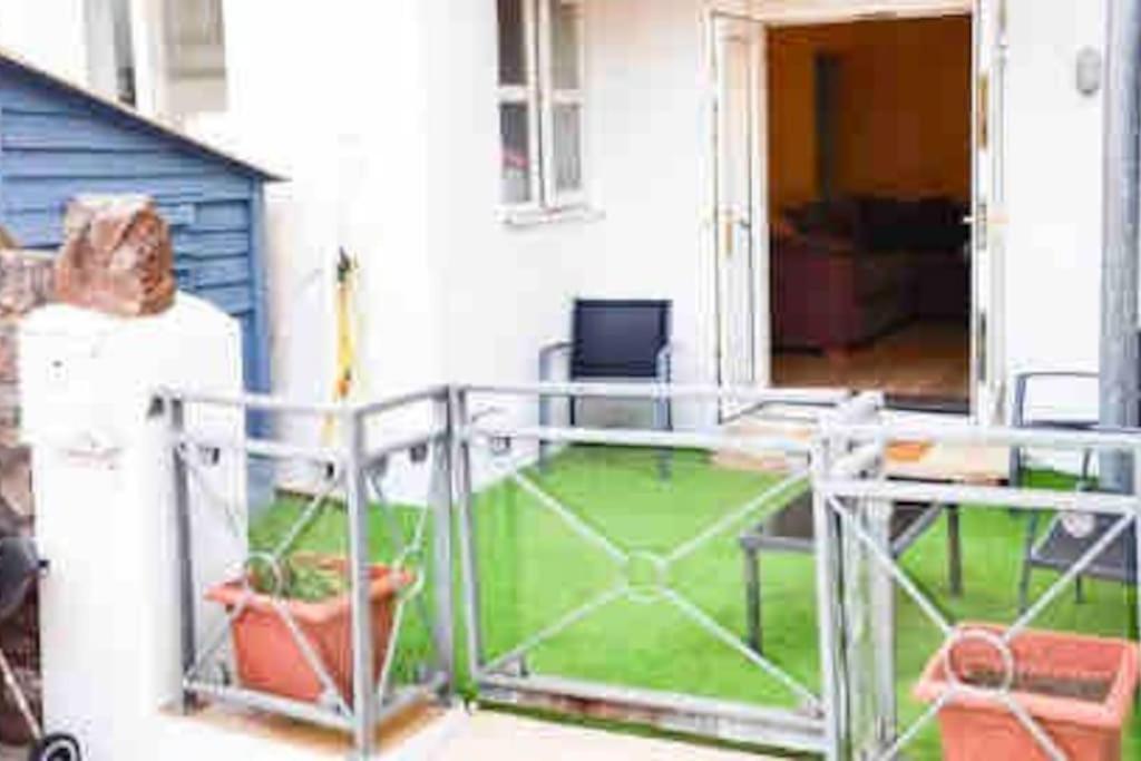 Lovely Two Bedroom Apartment, With Private Garden! Торки Экстерьер фото